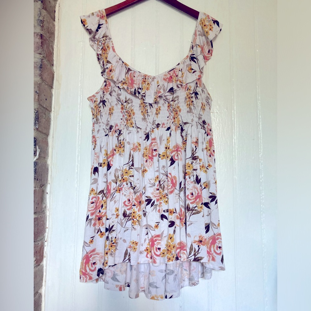 Torrid Super Soft High-Low Smocked Blouse, tunic length, ruffles, floral, sz 1X.